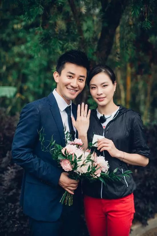 求婚钻戒还是黄金戒好_求婚钻戒_求婚钻戒多少钱