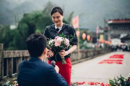 求婚钻戒_求婚钻戒还是黄金戒好_求婚钻戒多少钱