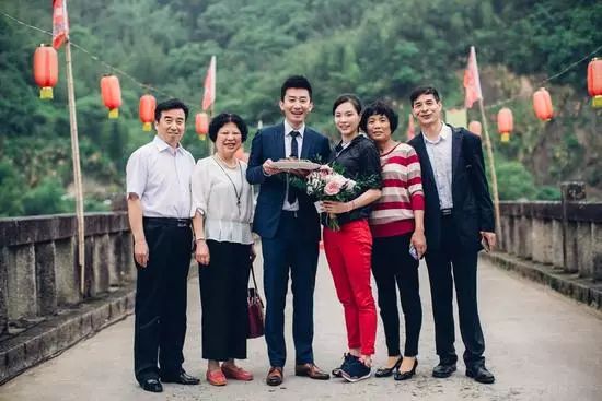 求婚钻戒多少钱_求婚钻戒_求婚钻戒还是黄金戒好