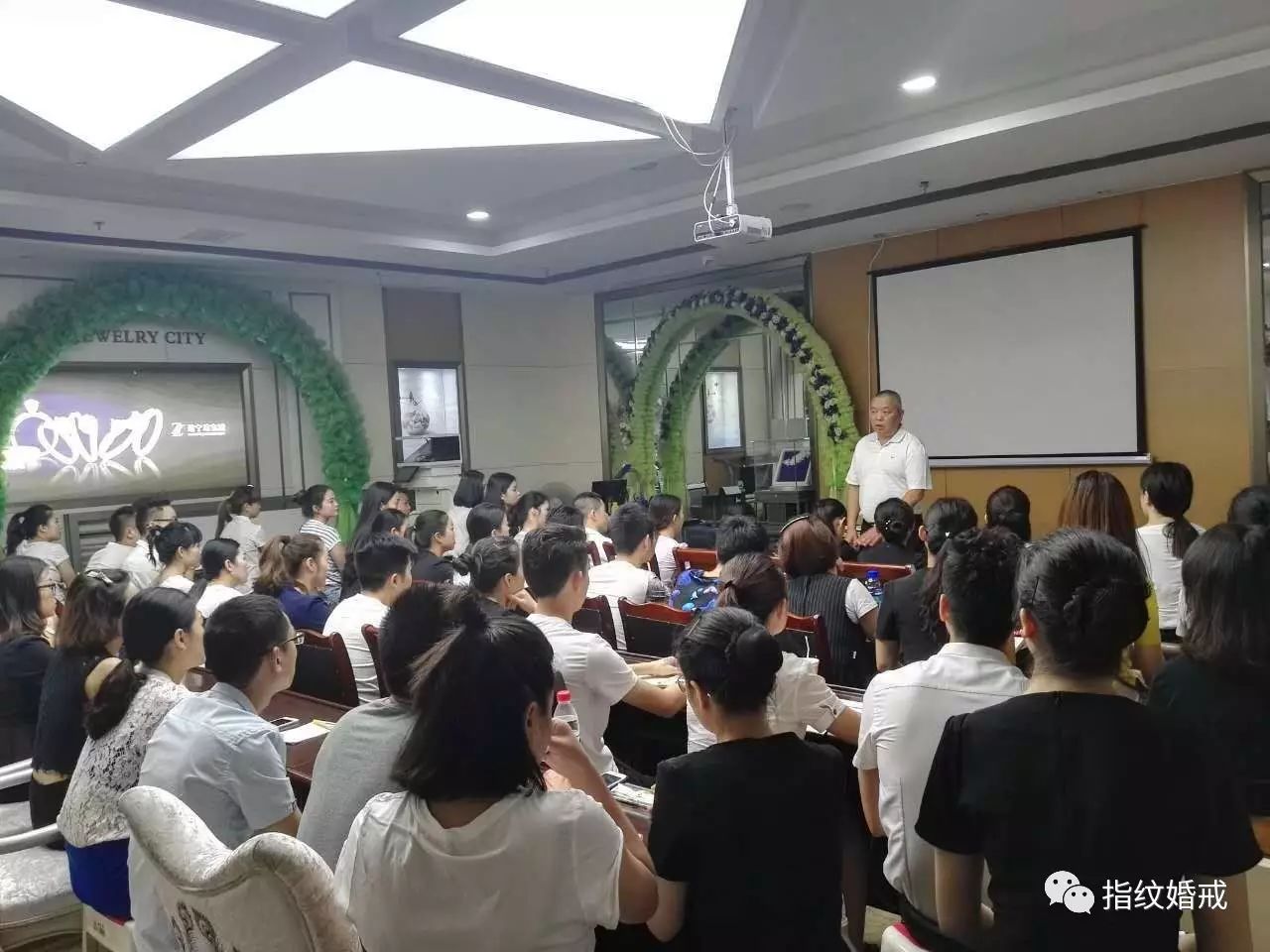 钻石加盟连锁_爱度钻石加盟_爱度钻戒老板