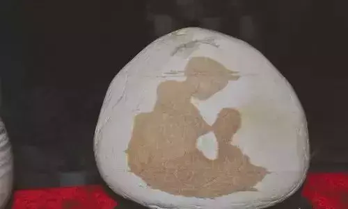 血胆玛瑙图案石亿元_血胆老玛瑙价值_血胆玛瑙