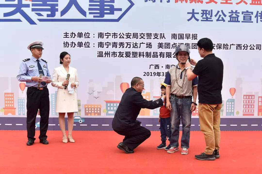 骑乘_金色骑乘牦牛_金色骑乘牦牛缰绳