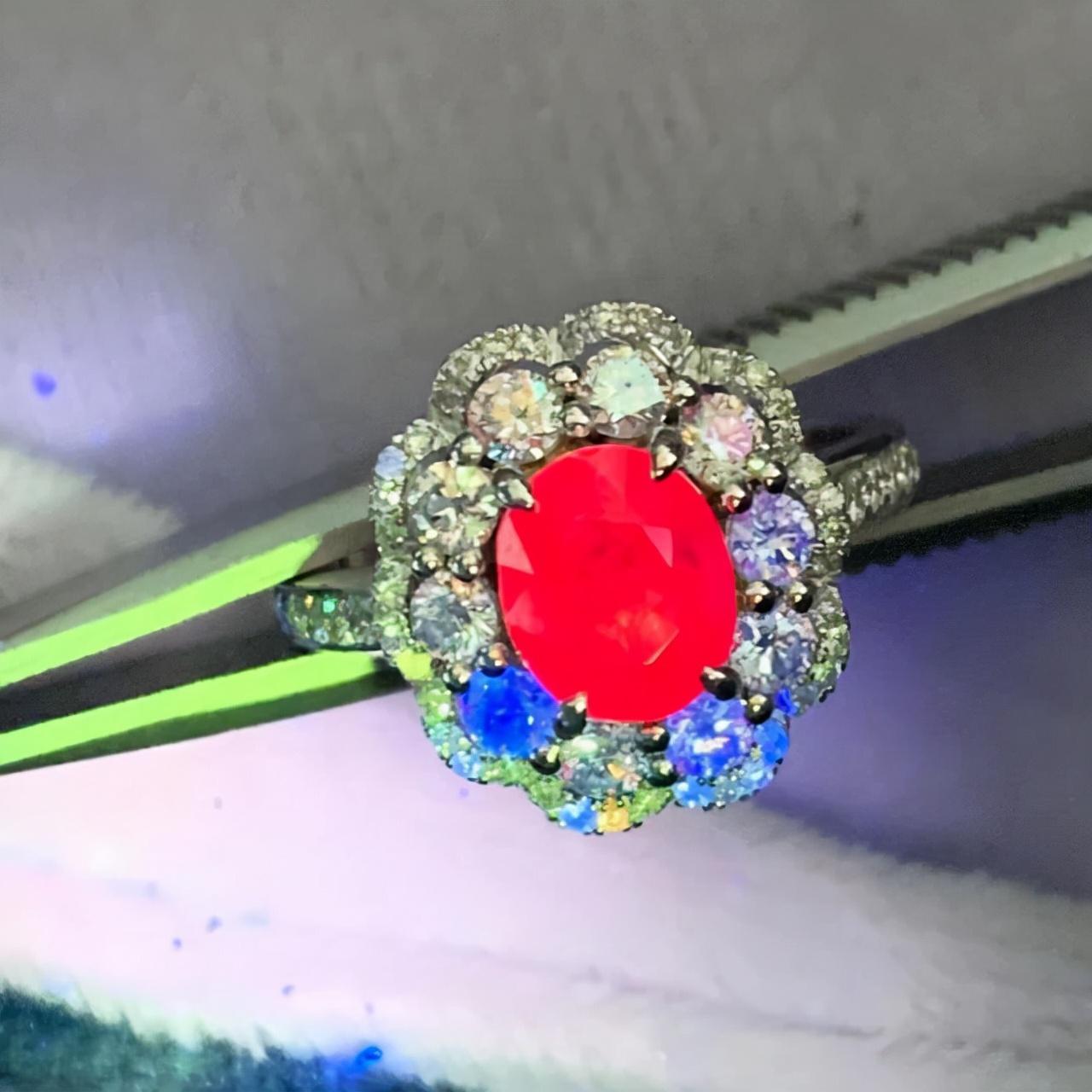 一克拉的钻戒多少钱_克拉钻石戒指图片大全_钻戒克拉是什么意思