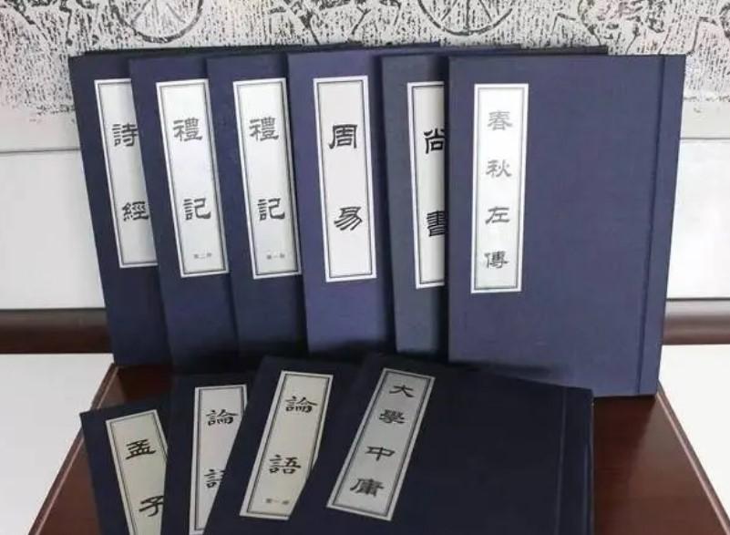 大学上课时间_几岁上大学_大学上课能玩手机吗
