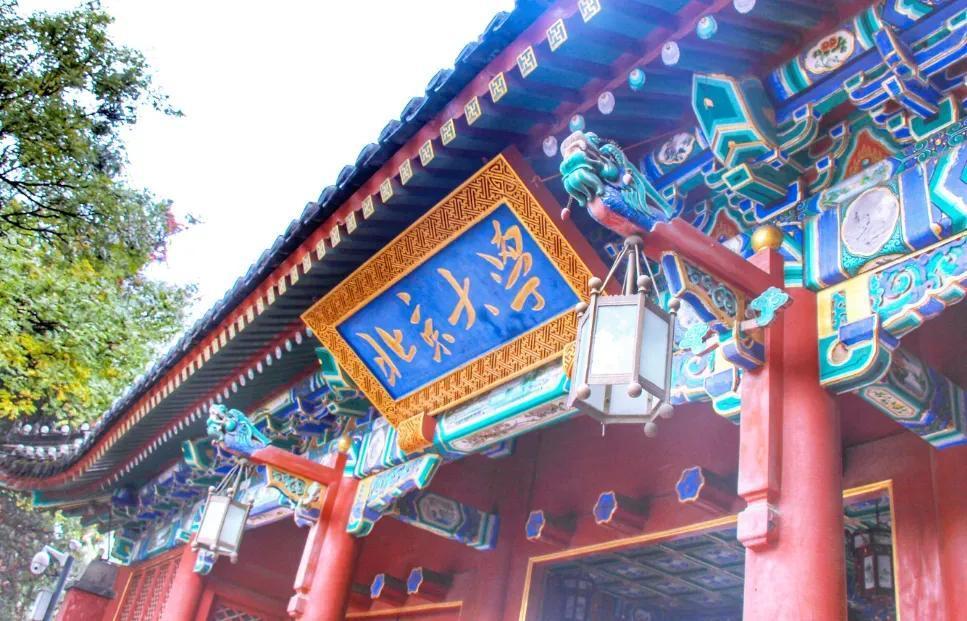 大学上课能玩手机吗_大学上课时间_几岁上大学