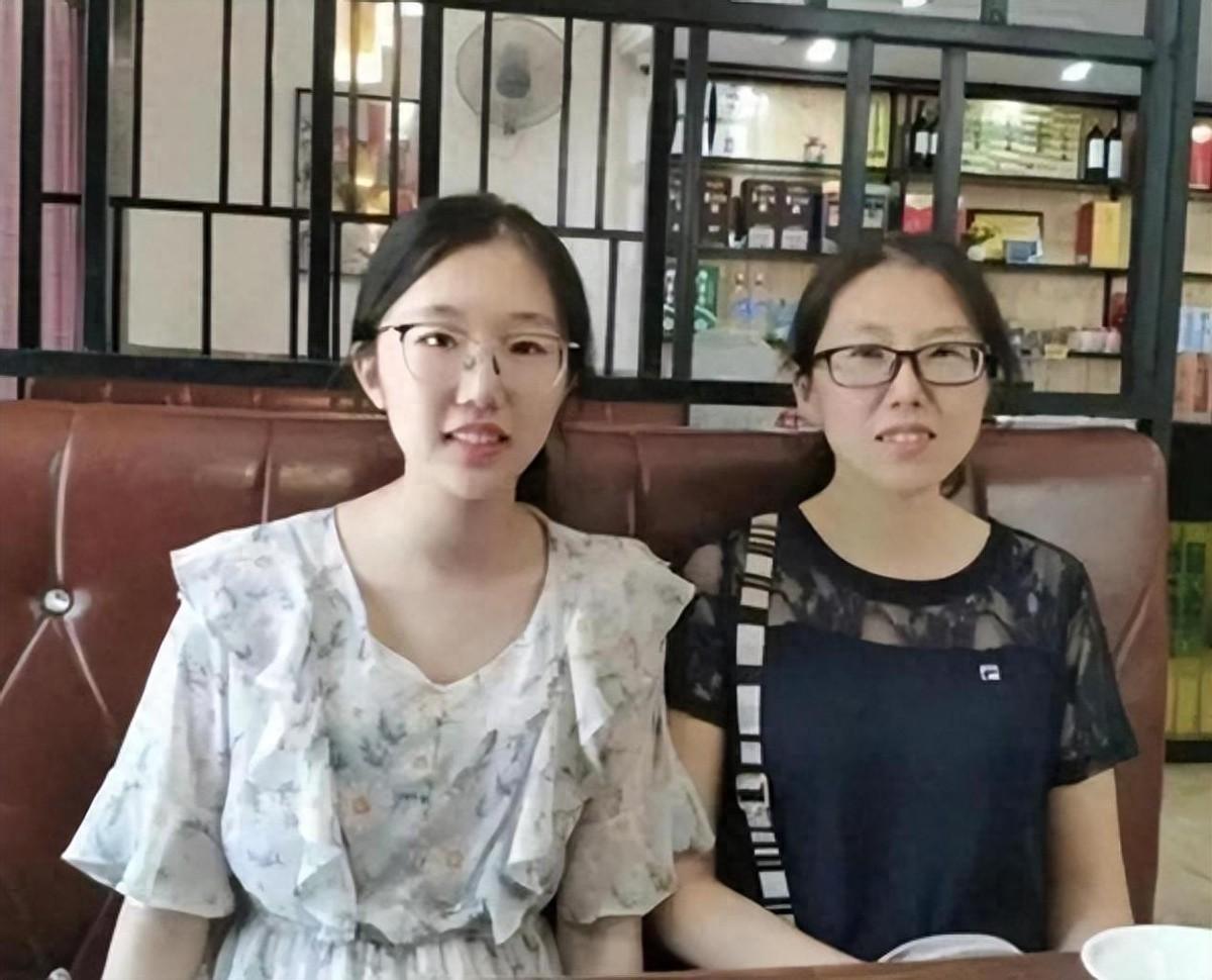 大学上课时间_大学上课能玩手机吗_几岁上大学