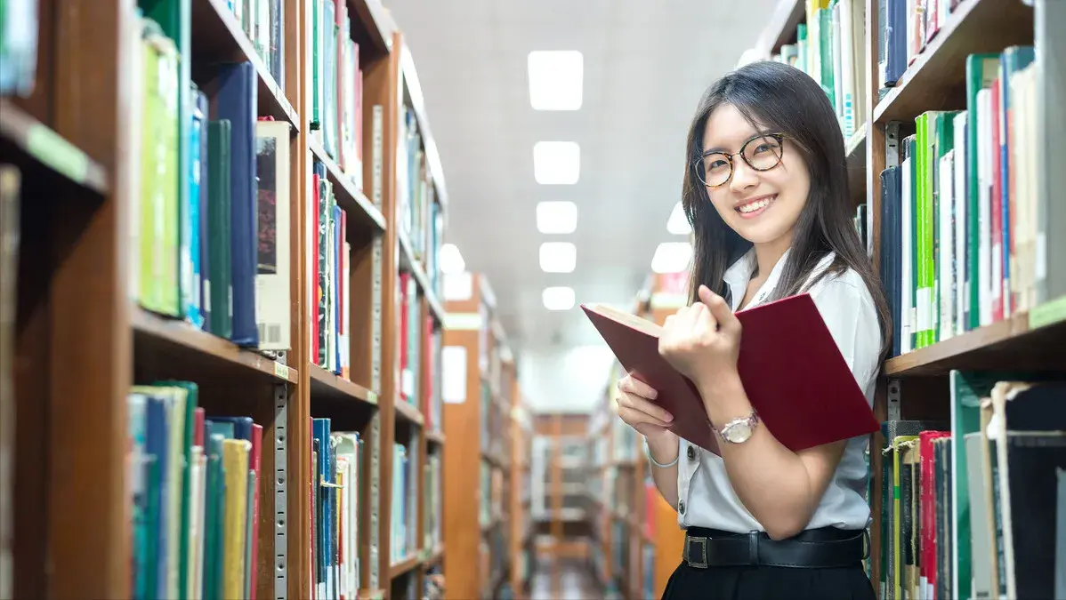 大学上几年_大学上课时间_几岁上大学