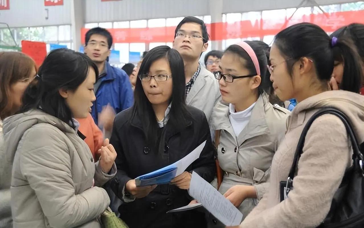 大学上课时间_几岁上大学_大学上几年