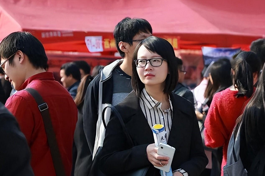 大学上课时间_几岁上大学_大学上几年