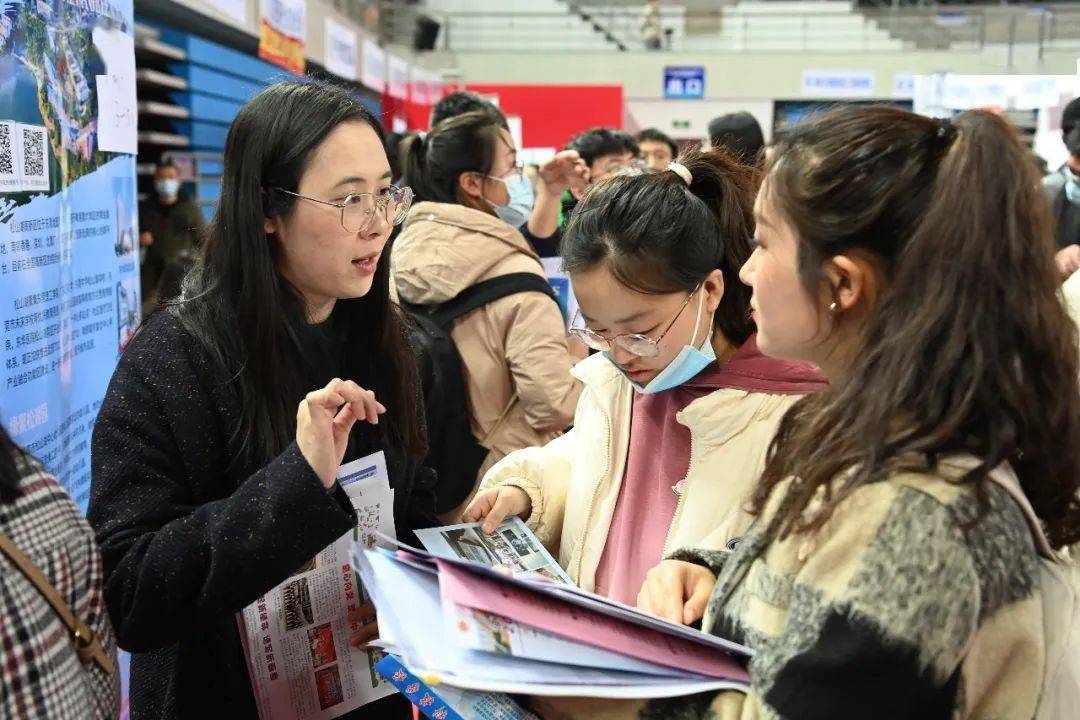 大学上课时间_几岁上大学_大学上几年