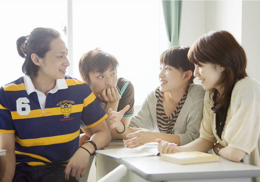 大学上几年_大学上课时间_几岁上大学