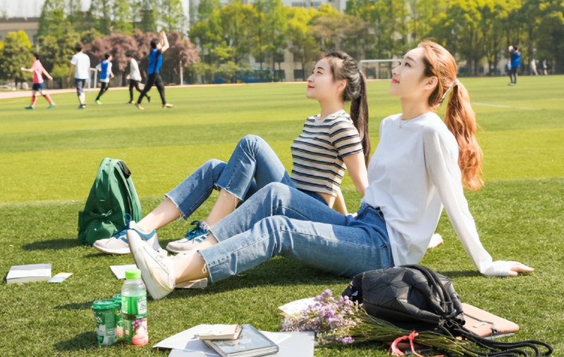 大学上课时间_大学上几年_几岁上大学