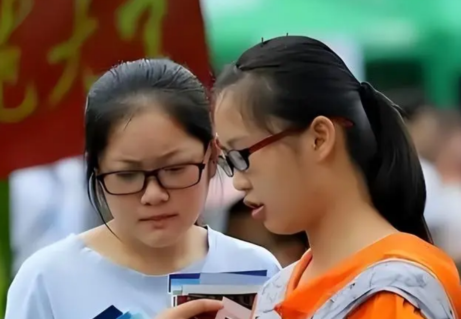 大学上课时间_大学上几年_几岁上大学