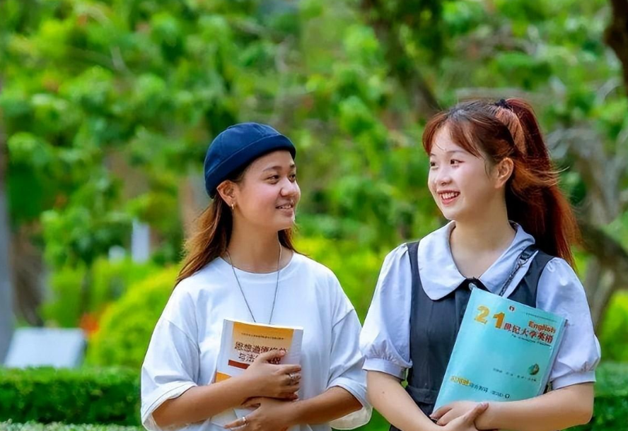 几岁上大学_大学上课时间_大学上几年