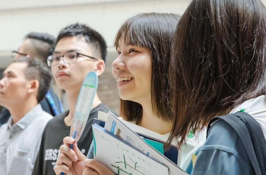 大学上几年_大学上课时间_几岁上大学