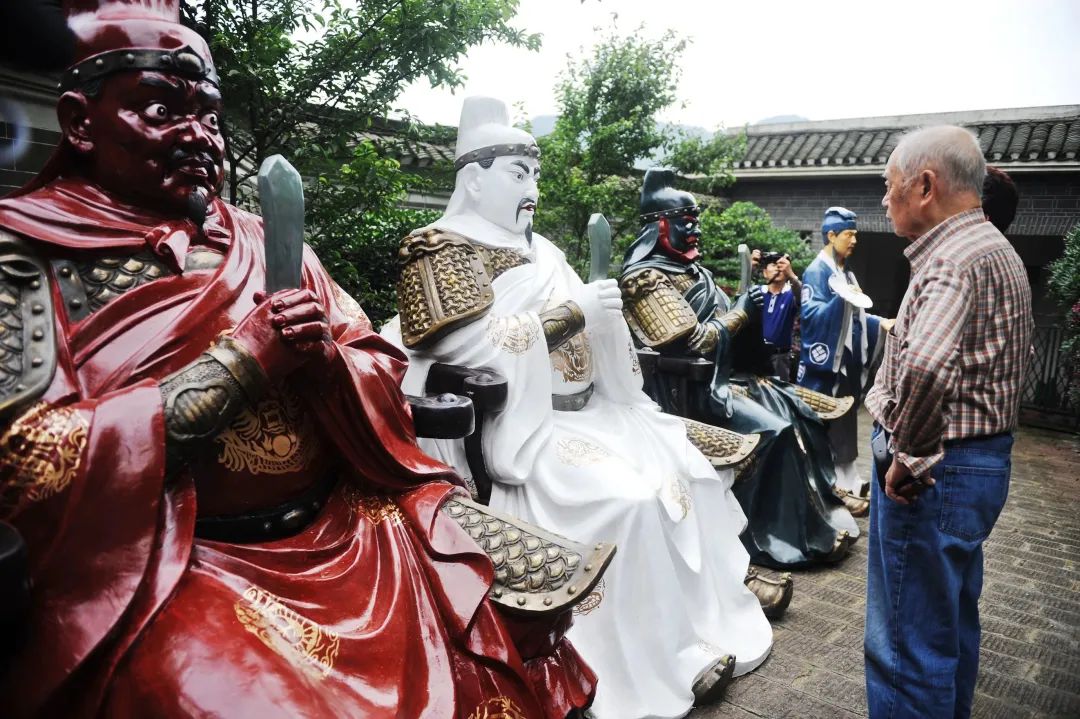 黄永玉的画值钱吗_黄永玉的画现在市场价_黄永玉的画值多少钱