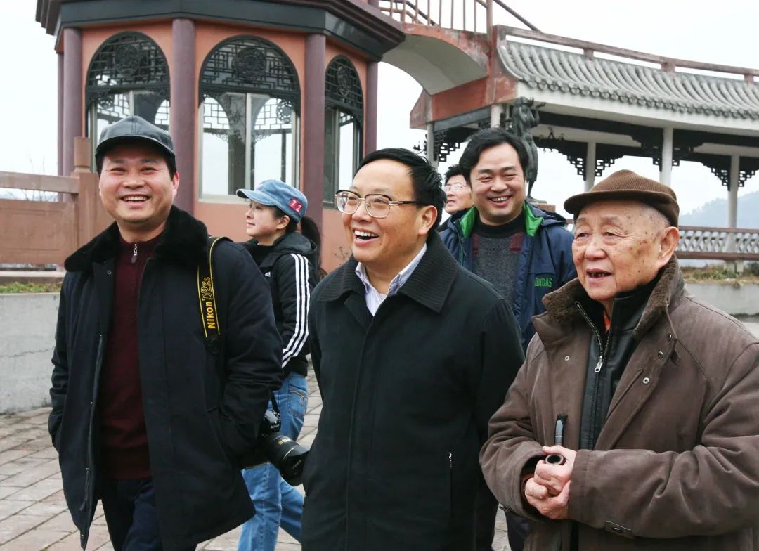 黄永玉的画现在市场价_黄永玉的画值钱吗_黄永玉的画值多少钱