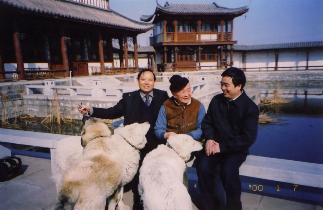 黄永玉的画值钱吗_黄永玉的画值多少钱_黄永玉的画现在市场价