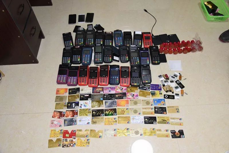 拍手称赞_拍手称赞的意思_拍手称快