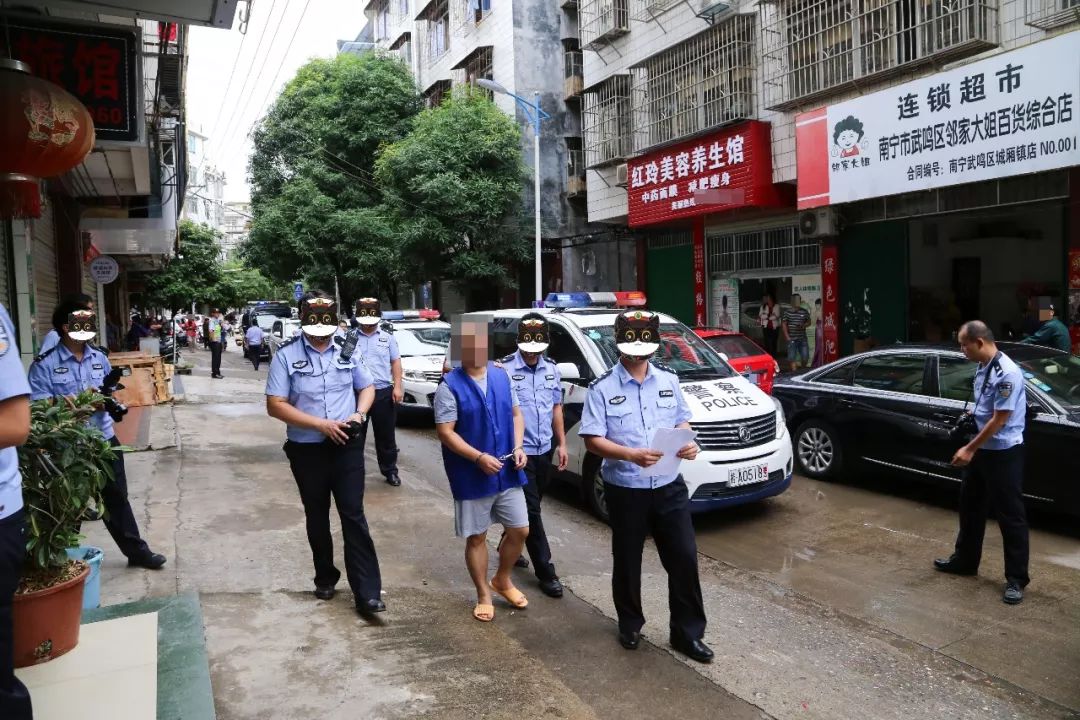 拍手称赞_拍手称赞的意思_拍手称快