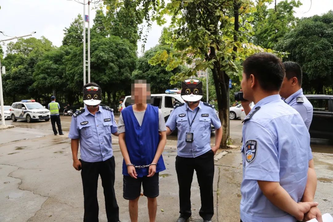 拍手称快_拍手称赞_拍手称赞的意思