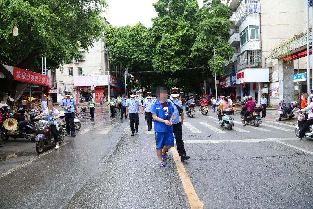 拍手称赞的意思_拍手称快_拍手称赞