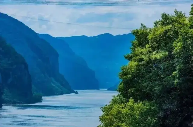 长江三峡豪华旅游船_长江三峡豪华游轮内部图片_长江三峡旅游豪华游轮