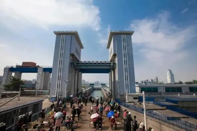 长江三峡旅游豪华游轮_长江三峡豪华游轮内部图片_长江三峡豪华旅游船
