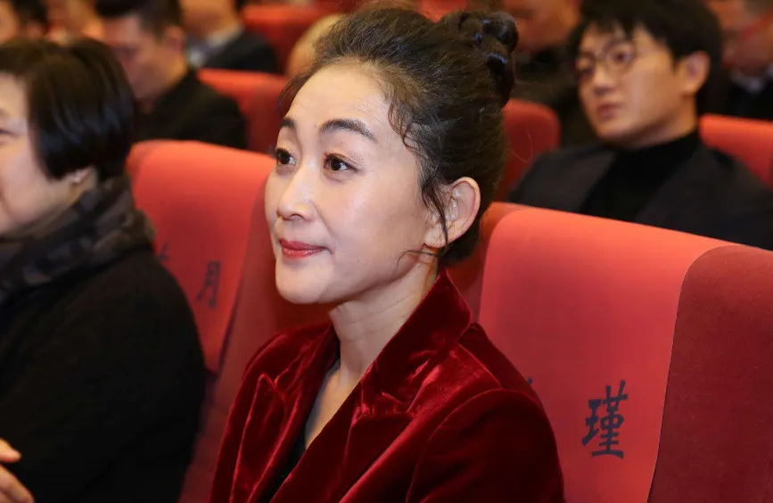 满城尽的黄金甲_满城黄金甲经典台词_满城尽带黄金甲演员表