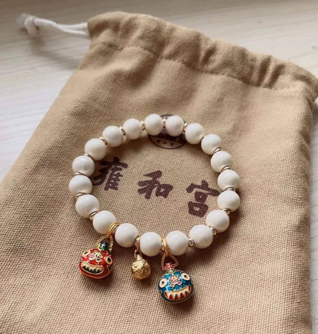 琉璃手镯值钱吗_琉璃手镯对人体有害吗_琉璃手镯