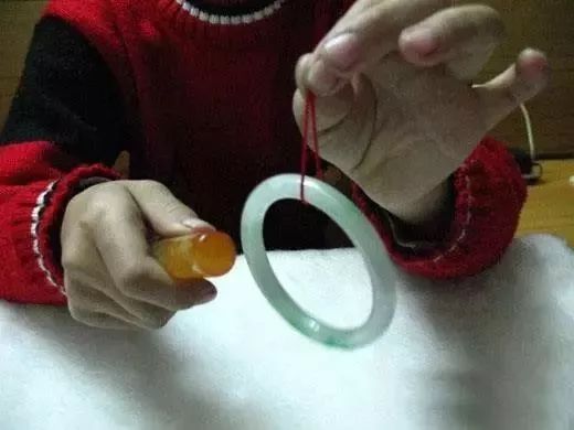 琉璃手镯_琉璃手镯值多少钱_琉璃手镯对人体有害吗