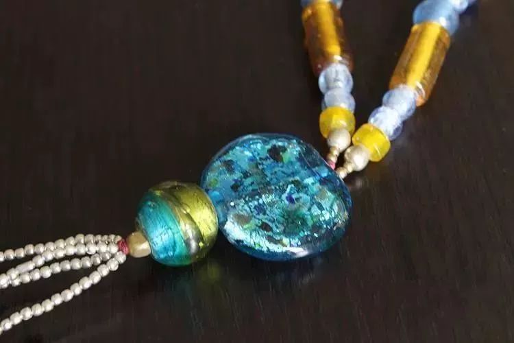 琉璃手镯_琉璃手镯值多少钱_琉璃手镯对人体有害吗