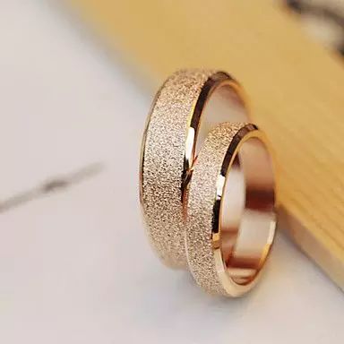 戒指求婚戴哪个手指_戒指求婚和结婚_求婚戒指和结婚戒指是同一个吗