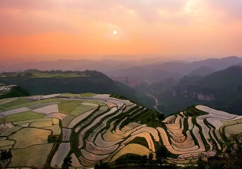 高坡_高坡云顶苗寨_高坡云顶花海