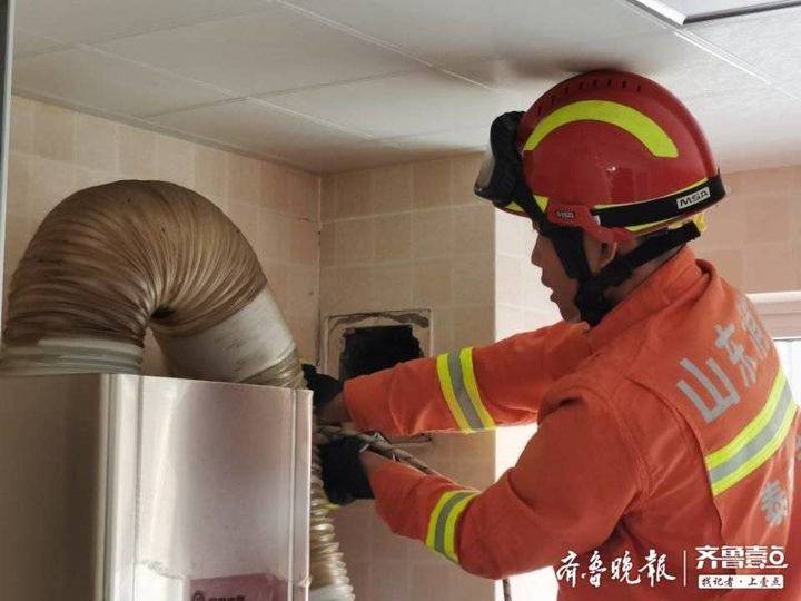 哀鸣_其间旦暮闻何物杜鹃啼血猿哀鸣_哀鸣的近义词