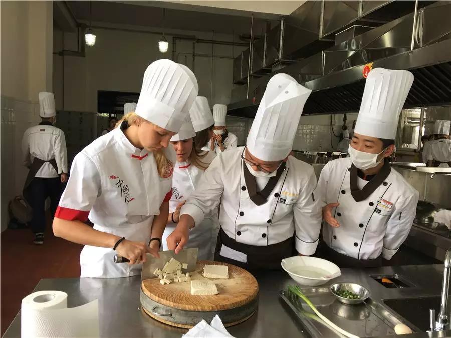 成都五月花技师学校学费_成都五月花烹饪学校_成都五月花职业学校死人