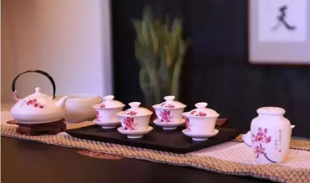 上茶_茶上面有白色漂浮物叫什么_茶上的绒毛是什么