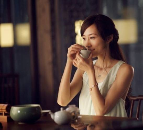 茶上的绒毛是什么_茶上面有白色漂浮物叫什么_上茶
